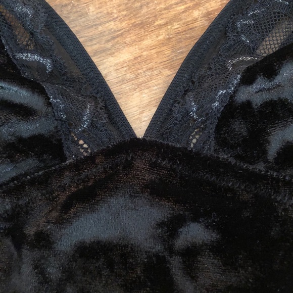 ⭐️CLEARANCE⭐️ Soma size  S 🖤 gorgeous - Picture 2 of 6